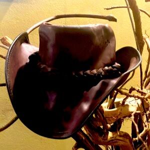 Leather oiled Outback Crusher style vented